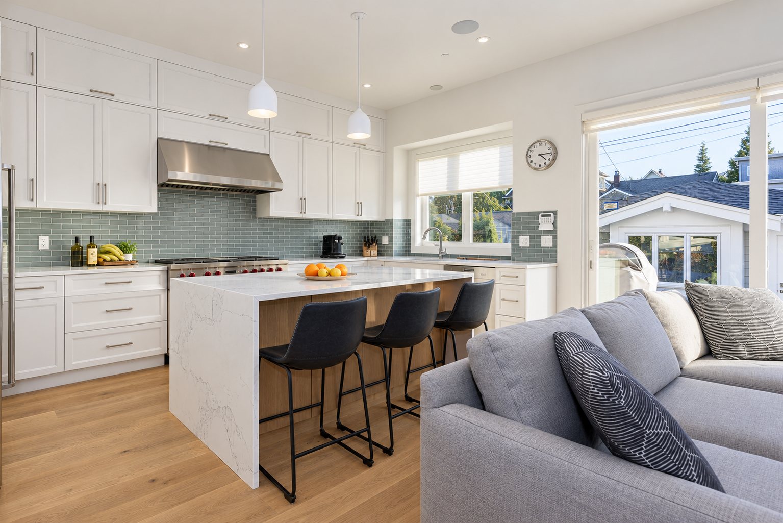 Kitchen with tile backsplash and island seating
